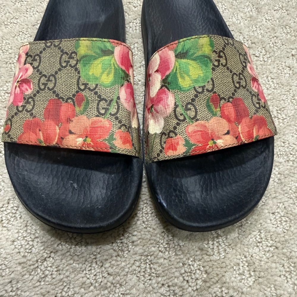 Gucci Floral Slide Sandals - Black and Multicolor - Picture 2 of 4